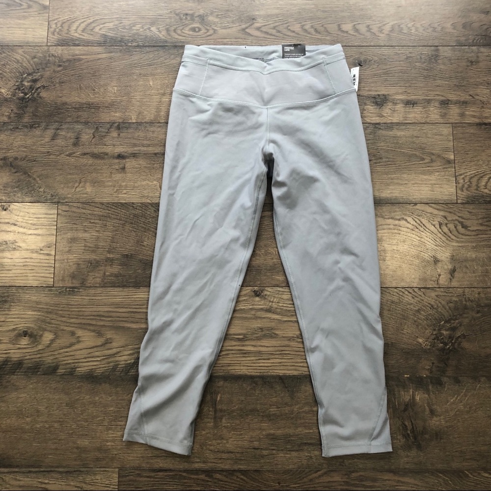 NWT S Gray Victoria’s Secret Sport Knockout Capris
